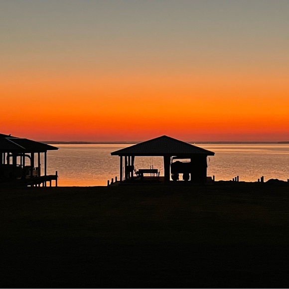 Meet your Posher, Cindy - Picture 1 of 1